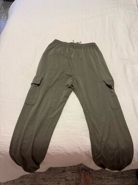 Vuori Olive Cargo Sweatpants with Elastic Cuffs